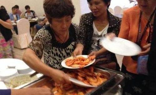 临沧吃瓜大妈视频,揭秘当地独特生活风情